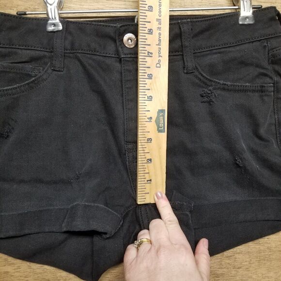 Arizona Jeans Shorts Womans Size 6 Black Distressed Low Rise - Picture 8 of 9